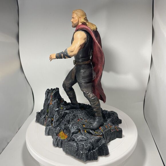 Marvel Gallery Thor Ragnarok Thor PVC Diorama Diamond Select Statue w/ Box - Picture 10 of 13